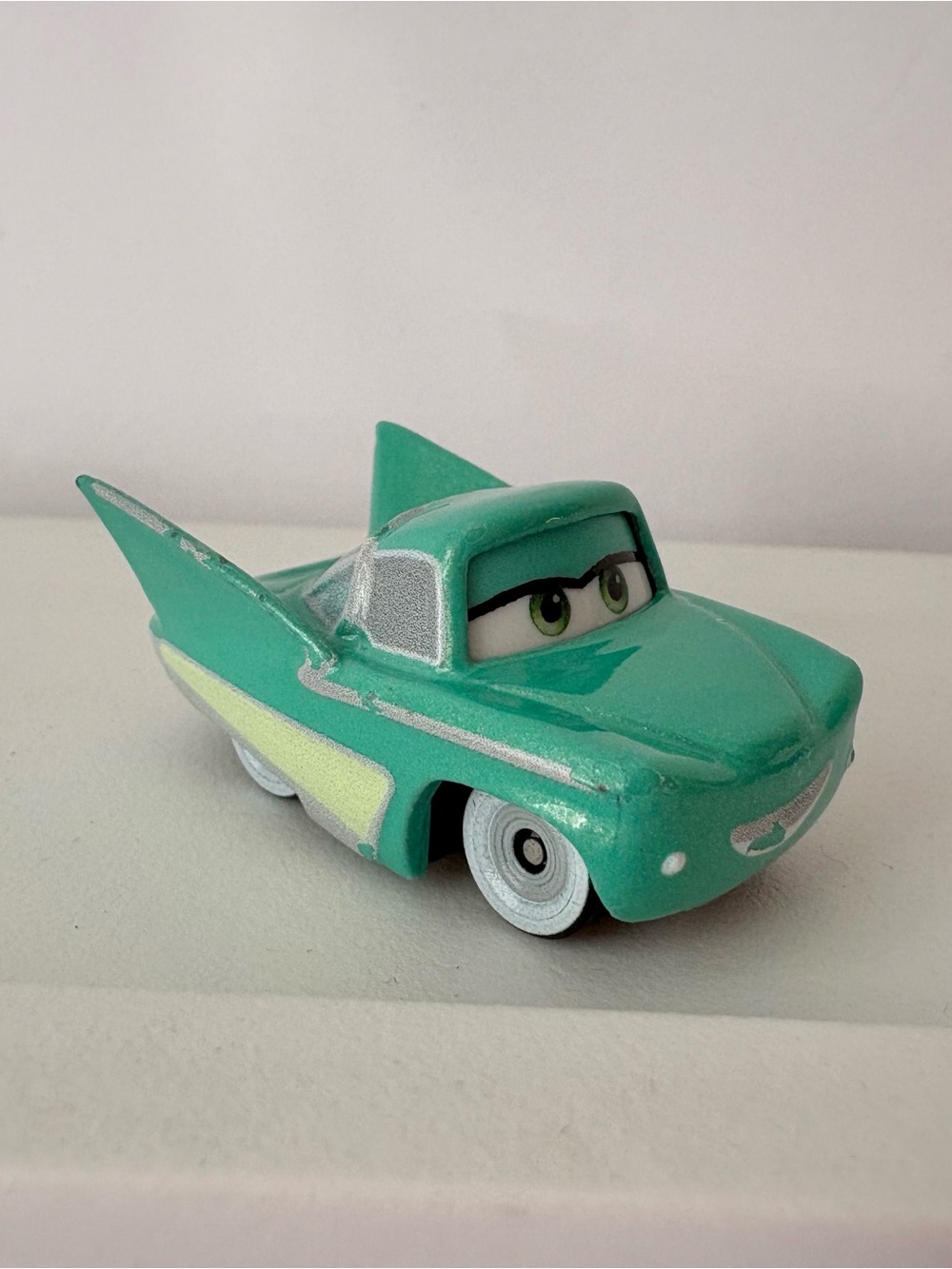 Disney Pixar Cars Mini Racers Flo Car 2017